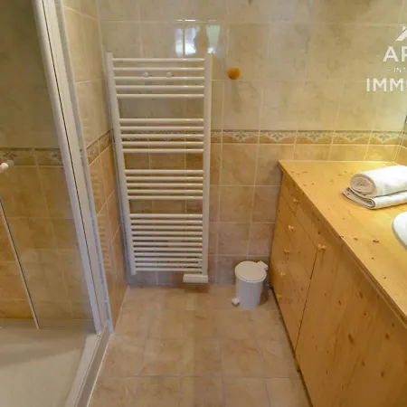 De Charme 4 Ch, Balcon Sud, Proche Pistes/commerces, Garage Inclus! - Fr-1-391-41 Apartment