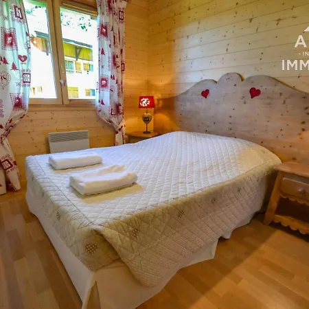 De Charme 4 Ch, Balcon Sud, Proche Pistes/commerces, Garage Inclus! - Fr-1-391-41 Apartment