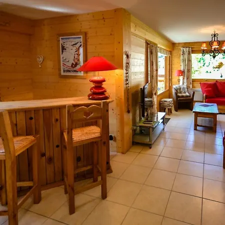 Le Praz 4 Апартаменты